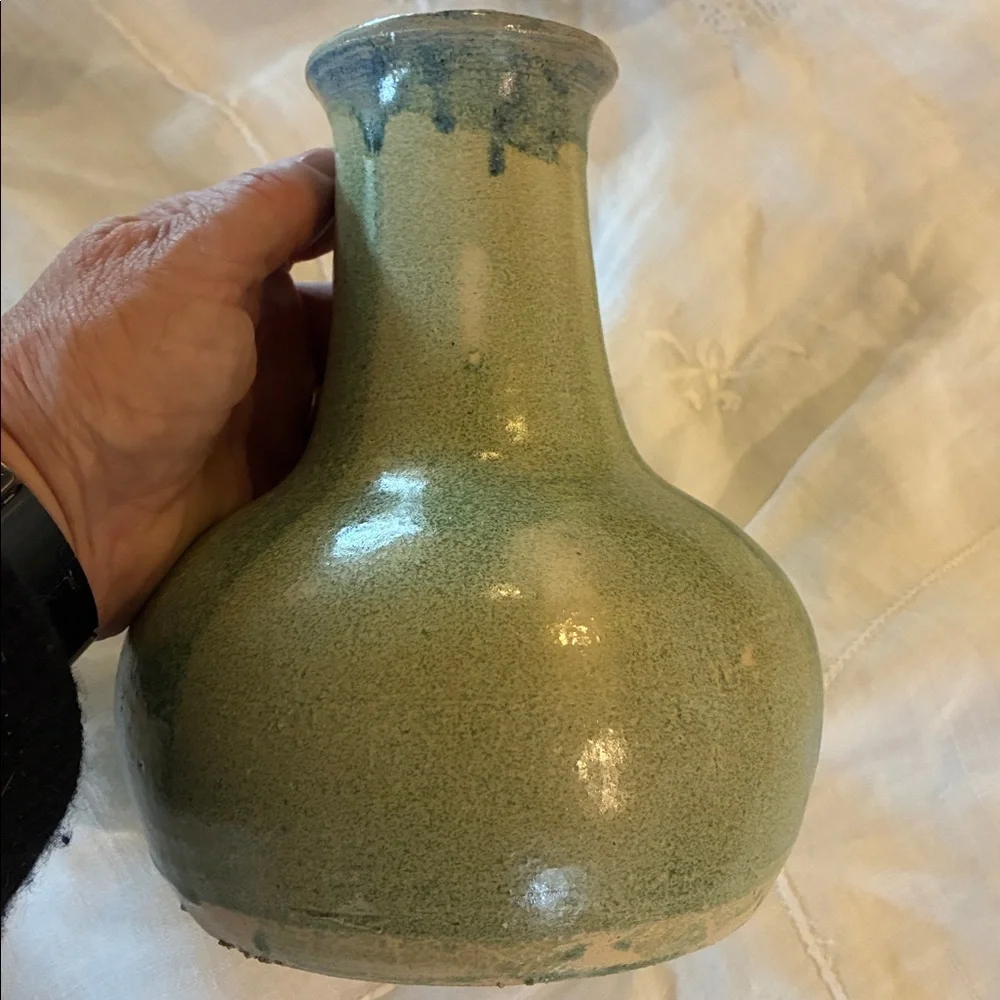 Green Ceramic Vase Vtg Green/Light Green W/Dark Interior Beautiful Side Ombré